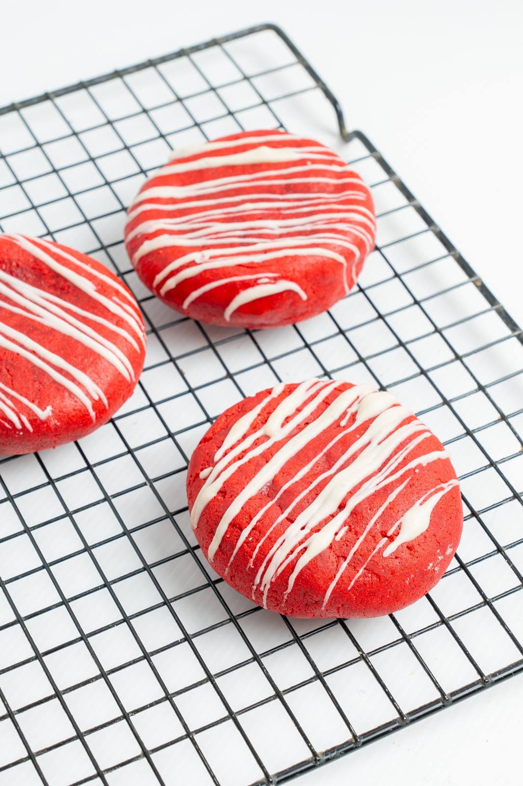 Cookie Red Velvet rellena de frutilla